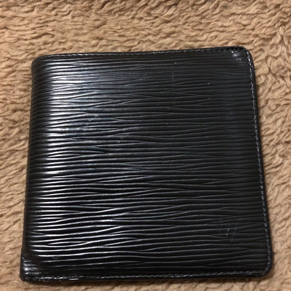 LOUIS VUITTON BLACK EPI BIFOLD WALLET - Picture 1 of 11
